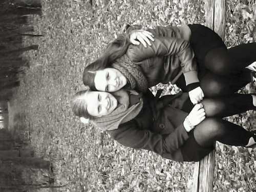 Ik ben elisabeth baarssen woon op urk houden van mun moas ik ben single ,lovemylife love @austinmahone and @onedirection and @justinbieber