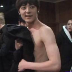 Hwang Minhyun • Alien from @xCrazyPlanetRP™ • Power : Lightning • #95liner | Dun worry. i'm single  ┐(˘–˘ )┌