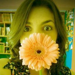 Old music lover, ecologista, enamorada del planeta y de lo q hay en el, creyente de la ley de atraccion. Ingeniero Geologo con un gran proyecto de vida.