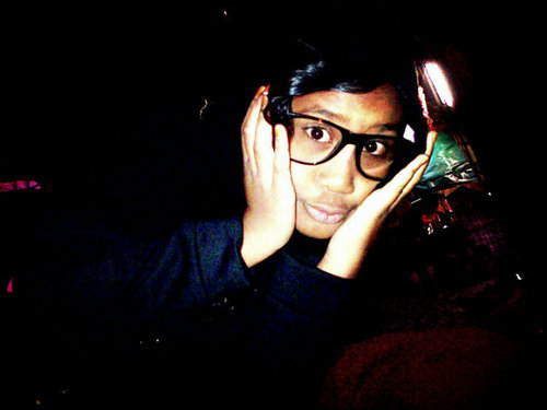 Hey I'm aishah ,love my fwends and fam ,luv hanging out at the pools and mall wit buds,prous Muslim .folloe me I follow back. And the me ★AISHAH★