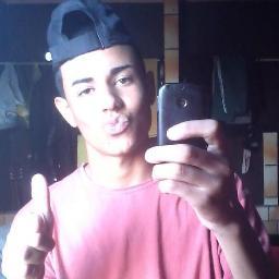 adoro jogar bola e sou fãn do flamengo