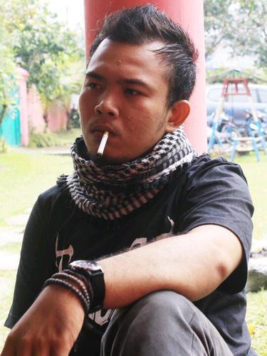 Bertubuh gemuk,mengasyikan,sdikit konyol dan bodoh