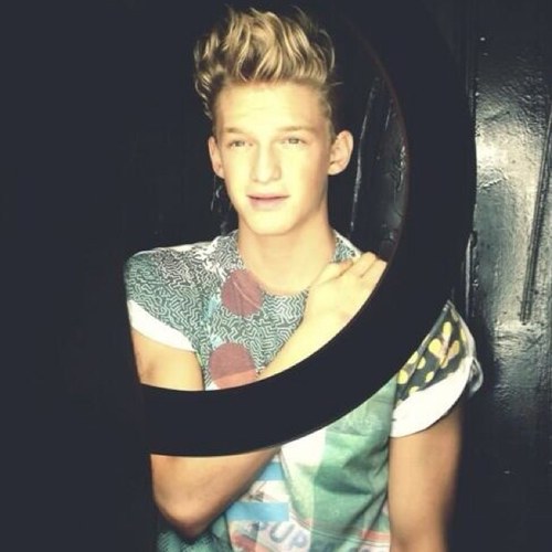 @CodySimpson | Australian | Singer | Artist | Idol Here to support an amazing aussie boy who means the world to us.