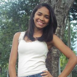 Sou ciumenta, boba, insegura, romântica, chorona, mandona, orgulhosa, irônica, sonhadora, exagerada e dramática. Gostou? Follow-me.