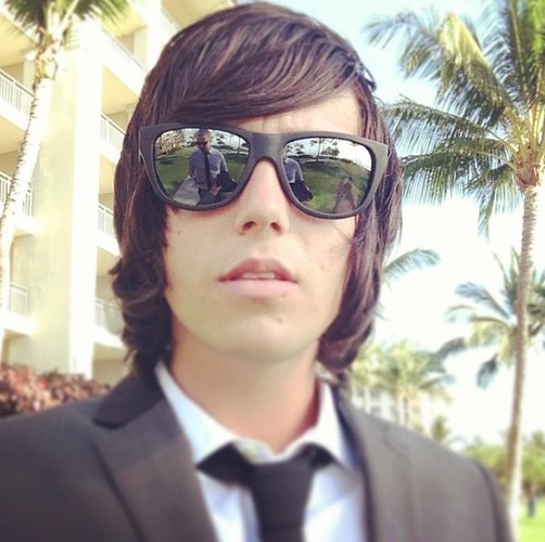 Fanpage dedicated to Kellin Quinn! Lets show our love and support for Kellin! If you see this Kellin, WE LOVE YOU!!! ❤