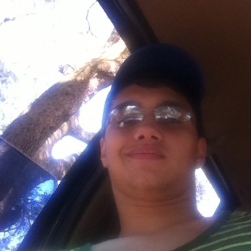 Junior at chs. Always keep it real an you will avoid gettin delt with. #SINGLE