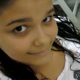 Sou uma menina legal que ama aquelas pessoas q também mim ama !♥