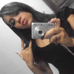 baxinha...brabinha..rsrs de pele brankinhaa...de cabeloo bem pretinhoo rsrsrs essa souu EU!