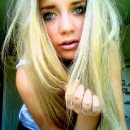Hey this is Ashley, and i tweet about love, relationship, friendships, and everything that relates to a teenager(: If your 14+ older follow me❤  (: