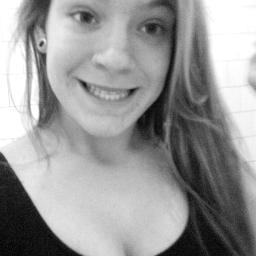 Gaúcha ,COLORADA *---* Namorando ♥,estudante do  3º ano na etep hahaha!!!Amu futebol e skate  ♥