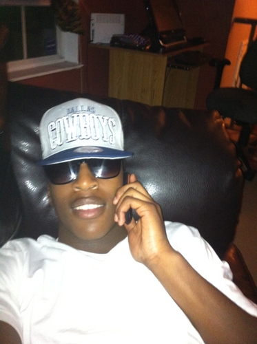 Beno . Follow my baby @twatch_ntwang