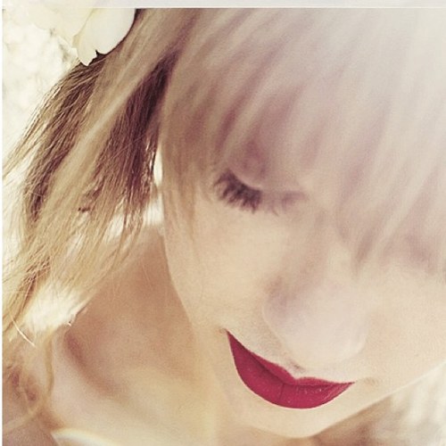 Há duas coisas que você pode obter através da dor: Pode deixar ela te destruir, ou pode usa-lá para ficar mais forte. Taylor swift
