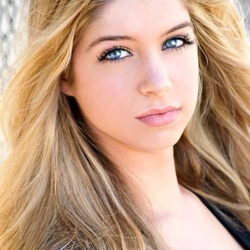 I'm Abigail Perri Starr, but you can just call me Abby. I'm 17 & I'm human for now, until someone turns me into a vampire..... #single #rp