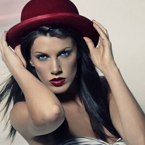 Twitter to get to know @ErinDusek better! pics, news and more! Im not a lot online, cuz' I'm busy.. X