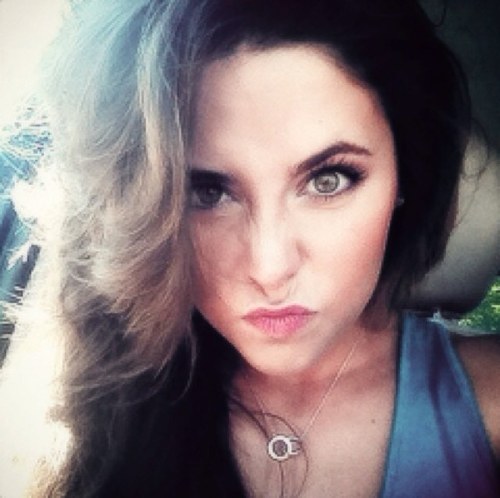 staywithcece's profile picture. Head Up. Heart Full