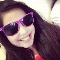 A sonhos pra quem quiser brilhos pra quem tiver vontade de sonhar e de brilhar,pra quem quiser plantar agua pra regar o amor que o mundo esta querendo sim,