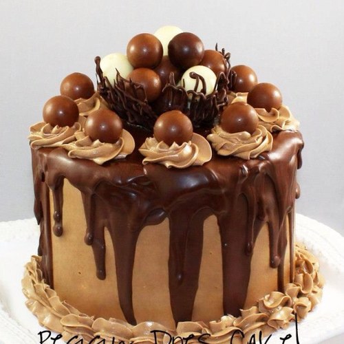 PeggyDoesCake's profile picture. I bake and decorate cakes part time.  The rest of the time I obsess a bit about it.