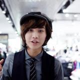 Follow me and me follow you back!!