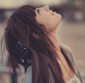 ‏أحب أكتشاف ماهو جديد..أكره التصنع والمجامله..تغريداتي تعبر عني وعن مزاجي.. K.S.A