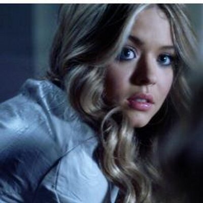 alison dilaurentis red coat