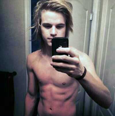 I'm a vegetarian.. katie is the best I play guitar in blessthefall since 2011 (roleplay)