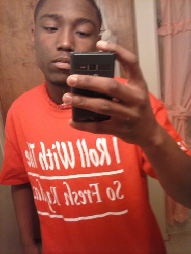 I'm a young rap person to make it sumwhere to my life so u hopper and rapper follow the yonugin