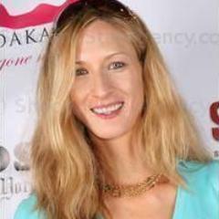 CarolynMoos's profile picture. I really had no idea he was gay...