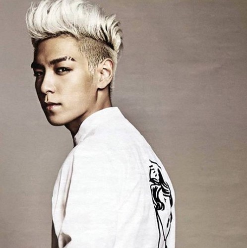 อันยองคับ ผม top เจ้าพ่อของความแก่(?) และความหล่อไม่มีใครเทียบ(?) ผมจะทับคนให้แบนติดกับตัวของผมจนคุณจะไม่ลืมสัมผัสนี้ฟอลล์ผมมาสิคับ ;) #_PlatinumFam