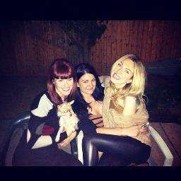 TaraeeSavelo's profile picture. I love my life and my friends.
makeup extraordinary,
70's 80's 90's IS ALL :D