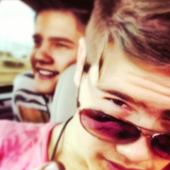 . . ´´ Um ano parece, dez anos longe de você`` . .
Feito em : O1/O5/2O13