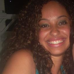 Quero sempre poder ter um sorriso estampando em meu rosto, mesmo quando a situação não for muito alegre! (Mário Quintana)