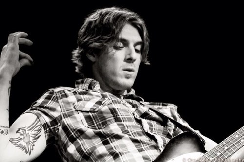 Canadian singer/songwriter. love guitar, love hockey. go jets, go blue