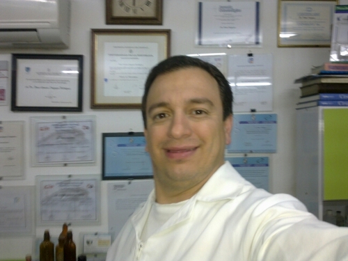 doctor en odontologia  de la facultad odontologia  de montevideo uruguay y practico  deportes :basquet , paleta fronton,me gustan las cosas buenas de la vida