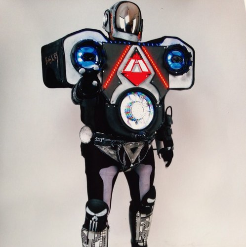 Beatbot! A guy who loves Comics and geeky stuff, BeatBot is a mobile music boom box tribute to Daft Punk. IG @beatbot1
https://t.co/AIhSp9kVV1