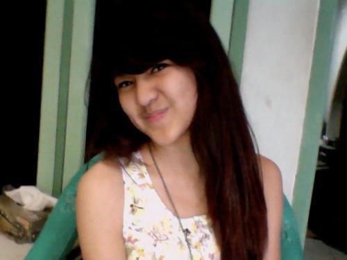 follow me, I'll follow you back .. dan kenali saya oke :* ahaha ╮(╯_╰)╭