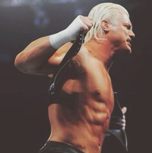 Just a girl who's addicted to WWE ∞ @Heelziggler is my idol ❣ |Jєʀicһo• ʟєsnar• cєɴa|