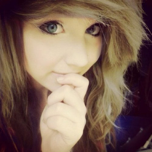 WebleyDesiree17's profile picture. Im 16 years Young , im crazy, fun , silly, weird , a complete idiot , but im out going and so much fun to be around, soccer3 singing && dancing 3 woking out !