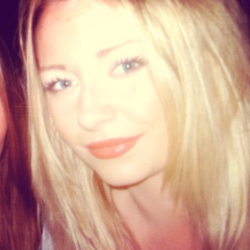 hollyandrews91's profile picture. 