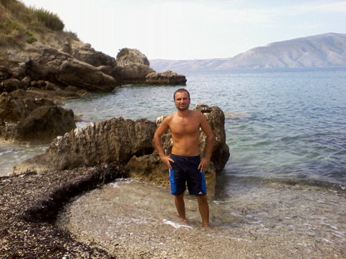 kreshnikllanaj's profile picture. Don't let your food get cold,worrying about what's on my plate.