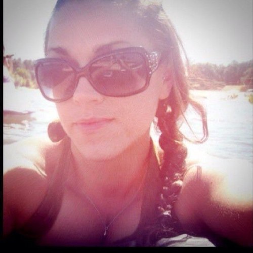 I love music, friends and things that make me laugh. ;) Trying to enjoy life!