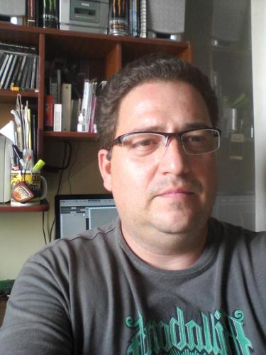 Diseñador Gráfico, Músico, Técnico informatico, Técnico de audio, Editor Fotográfico, Asesor Gráfico.