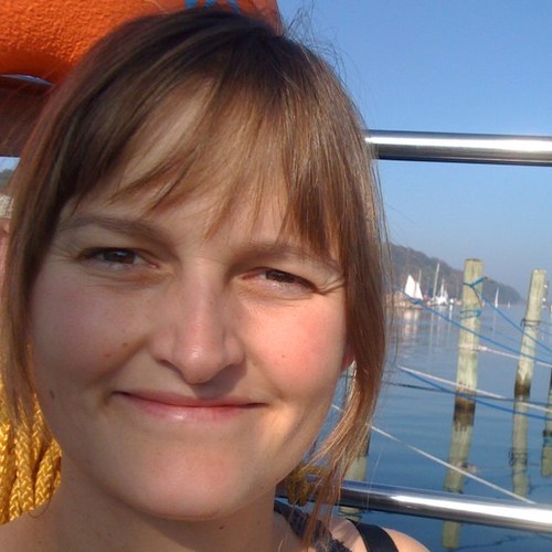 Linguist, PhD scholar @AarhusUni, interested in language variation - especially the kind that makes us angry but shouldn't. she/her