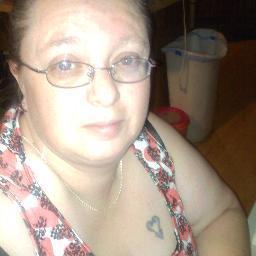 bingo and giveaway aholic.. love finding steals and deal. the clearance queen..