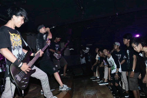 Experimental Deathcore Malang | Daviq as vocal , Toriq as bass , Ro'em as Guittar , Aris as Druum | CP : (ANAS) 083856563651 | official twitter : @ANASxMURDER