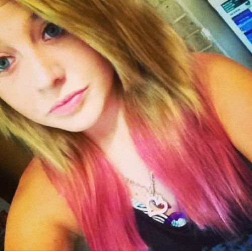 Onedirection are my everything !
Live in a world were no one cares ...
Very insecure person /3
Instagram: mrs_styleees
Kik: mrs.styleees_
I follow back
