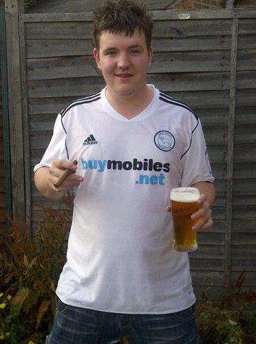 im 23from derby and i love spendon time with family, friends and my girl, reading or watchin/playin footy. Also i cant until my daughter arrives #prouddaddytobe