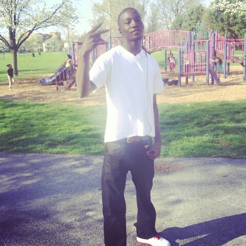 12-12-94 from toledo ohio jus a young kid tryin to make it sum wer in life (r.i.p trese gotti imu alway loved) manor boy youngest trill sht Y.M