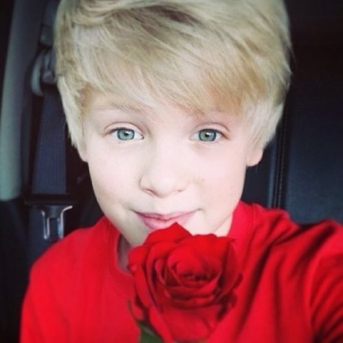 Hi,I'm Esteban I'm 13 and I'm luedizer I love @carsonlueders please folow My other account @B_Boys_ he folow back