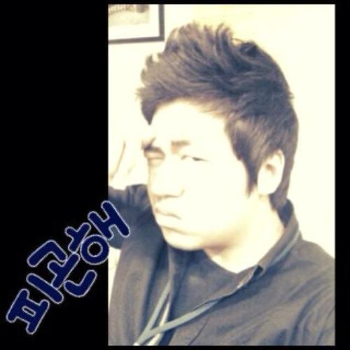 kumaless's profile picture. 