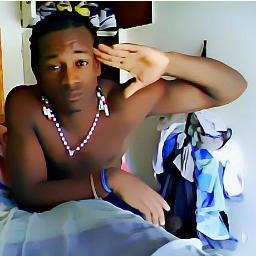 I have 18 years. basketball player
rapper. stuck in the world of music
actor. music producer
discografia dream young money record
